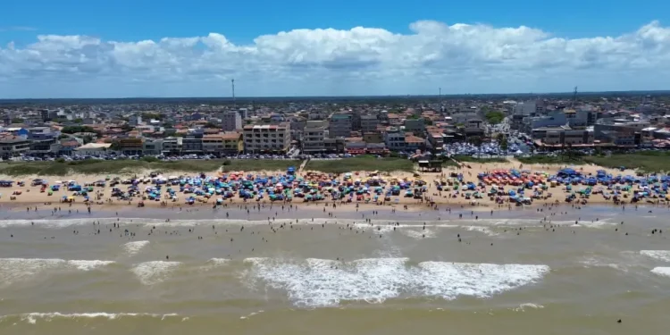 Guriri bomba no feriadão, movimenta a economia e dá sinais de alta temporada histórica