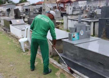 Prefeitura de São Mateus intensifica limpeza dos cemitérios para o Dia de Finados